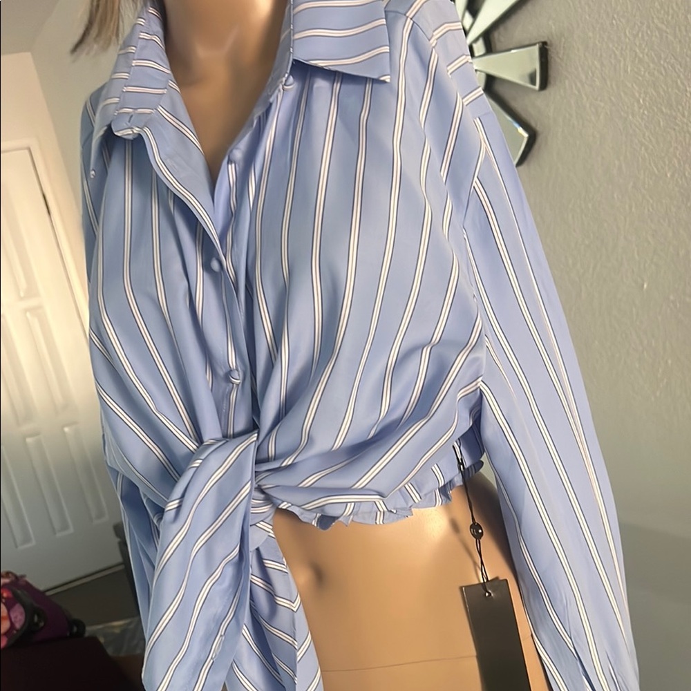 NWT (Emerson Lang
Young Contemporary)Light Blue Striped Tie-Front Shirt size L